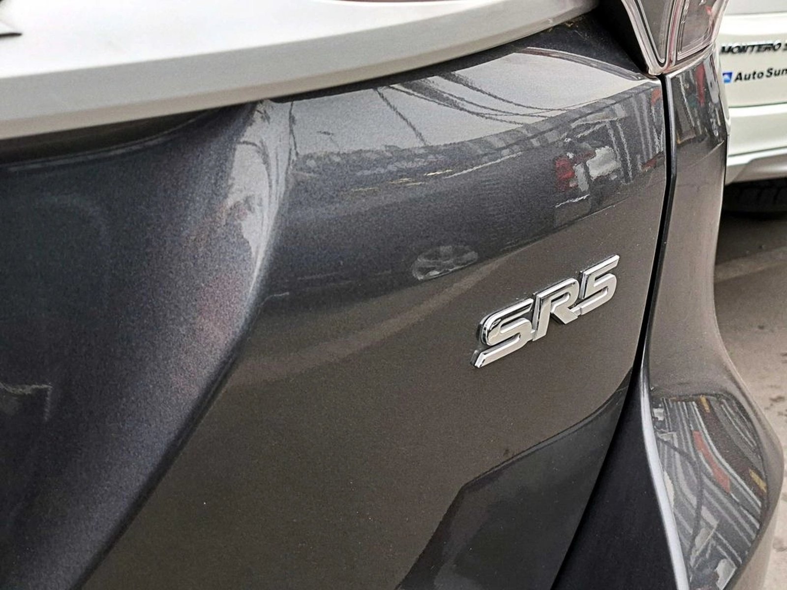 Toyota FORTUNER SR5 2.7 AUT 4X2 2023 - Imagen 7 de 18