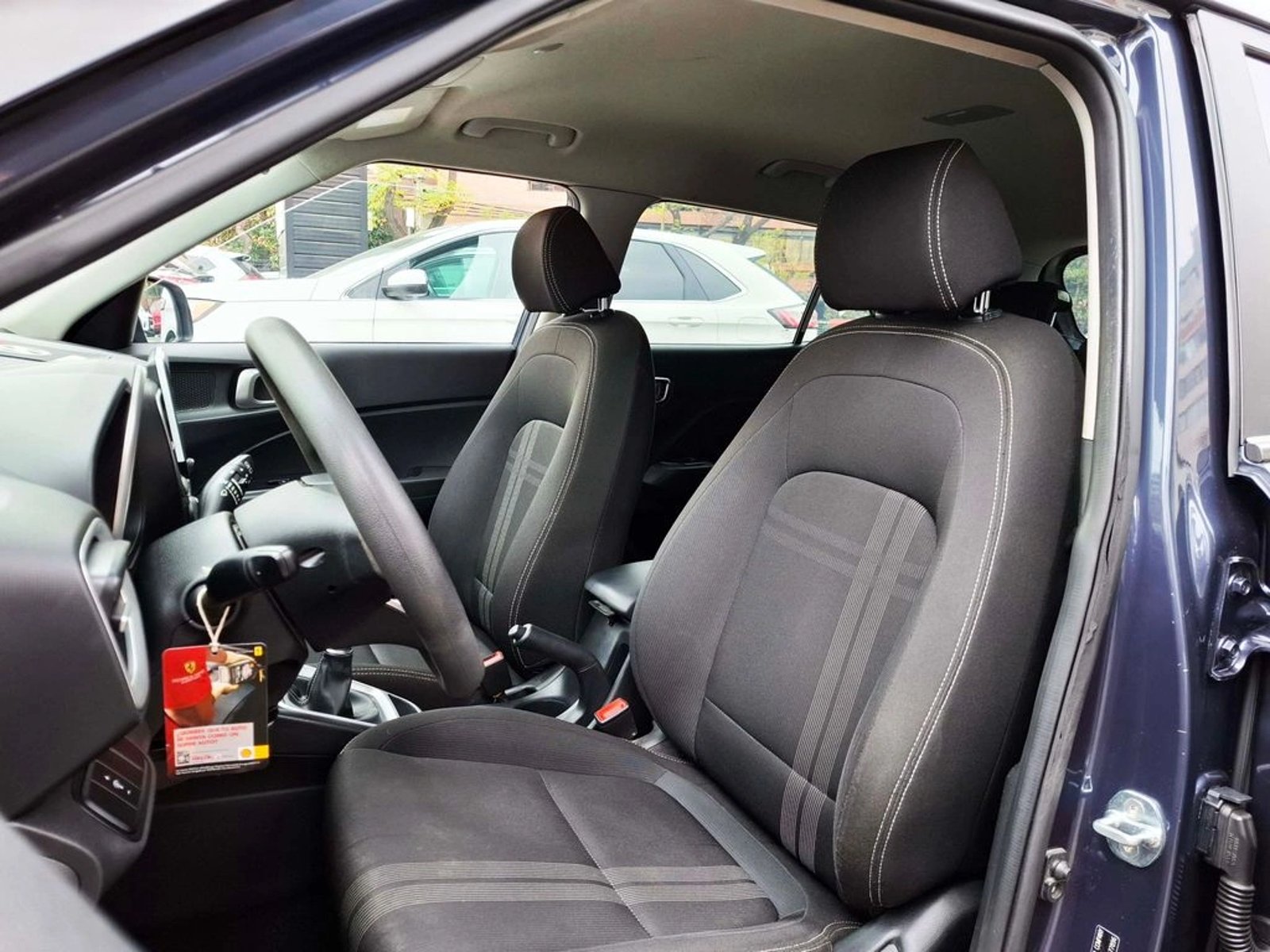 Hyundai VENUE 1.6 QX PREMIUM MT 2021 - Imagen 12 de 20