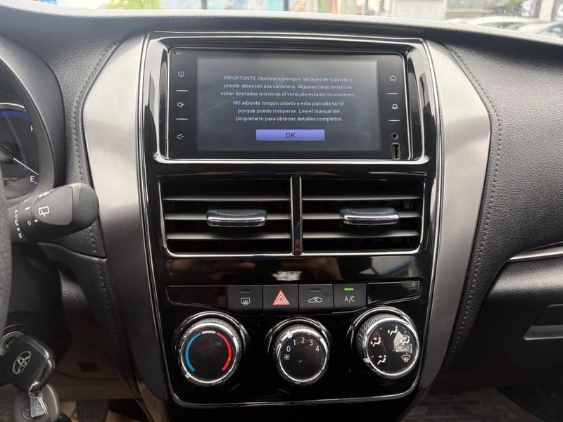 Toyota YARIS 1.5 SPORT GLE MT 2023 - Imagen 9 de 10