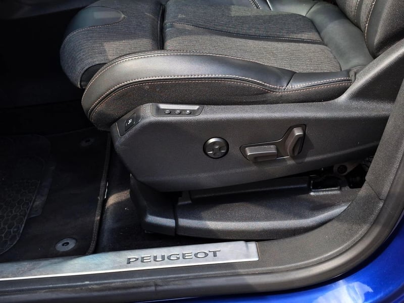 Peugeot 3008 1.5 GT-LINE BLUEHDI 4X2 130 EAT8 5P 2020 - Imagen 14 de 20