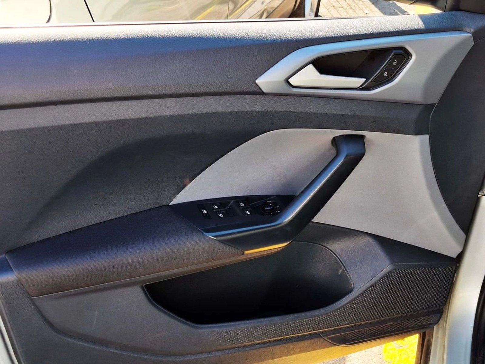 Volkswagen T-CROSS 1.0 TSI COMFORTLINE AT 2021 - Imagen 12 de 20