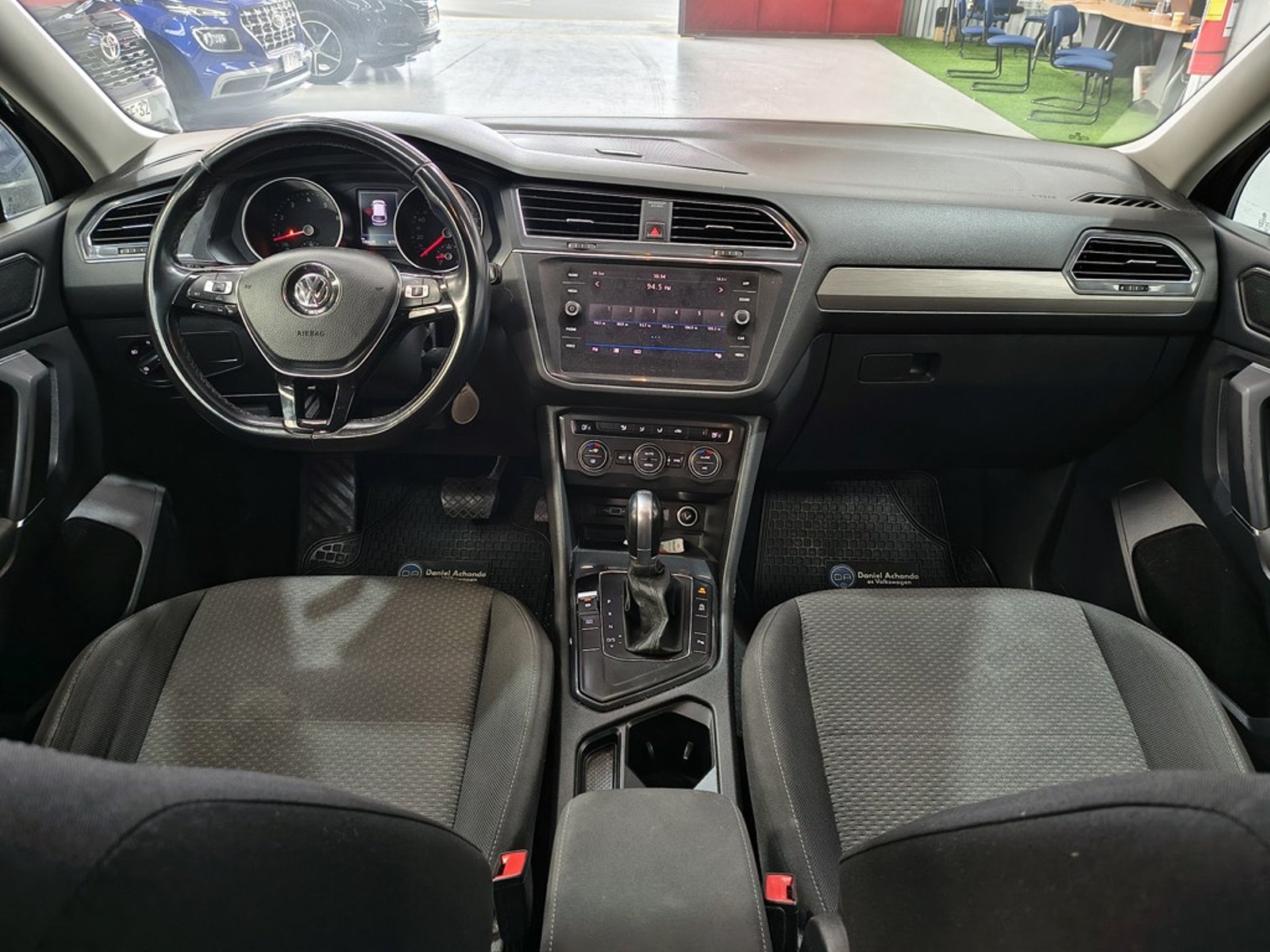 VOLKSWAGEN TIGUAN 1.4 TSI TRENDLINE 2018 - Imagen 17 de 20