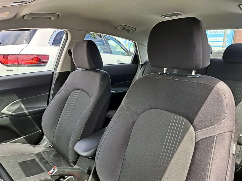 Hyundai ACCENT 1.5 BN7I DESIGN MT 2024 - Imagen 9 de 18