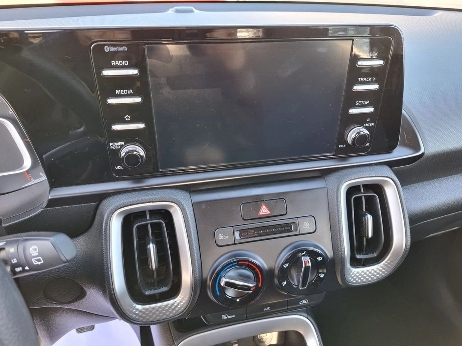 Kia SONET 1.5 EX 4X2 RI 6MT 5P 2024 - Imagen 20 de 20