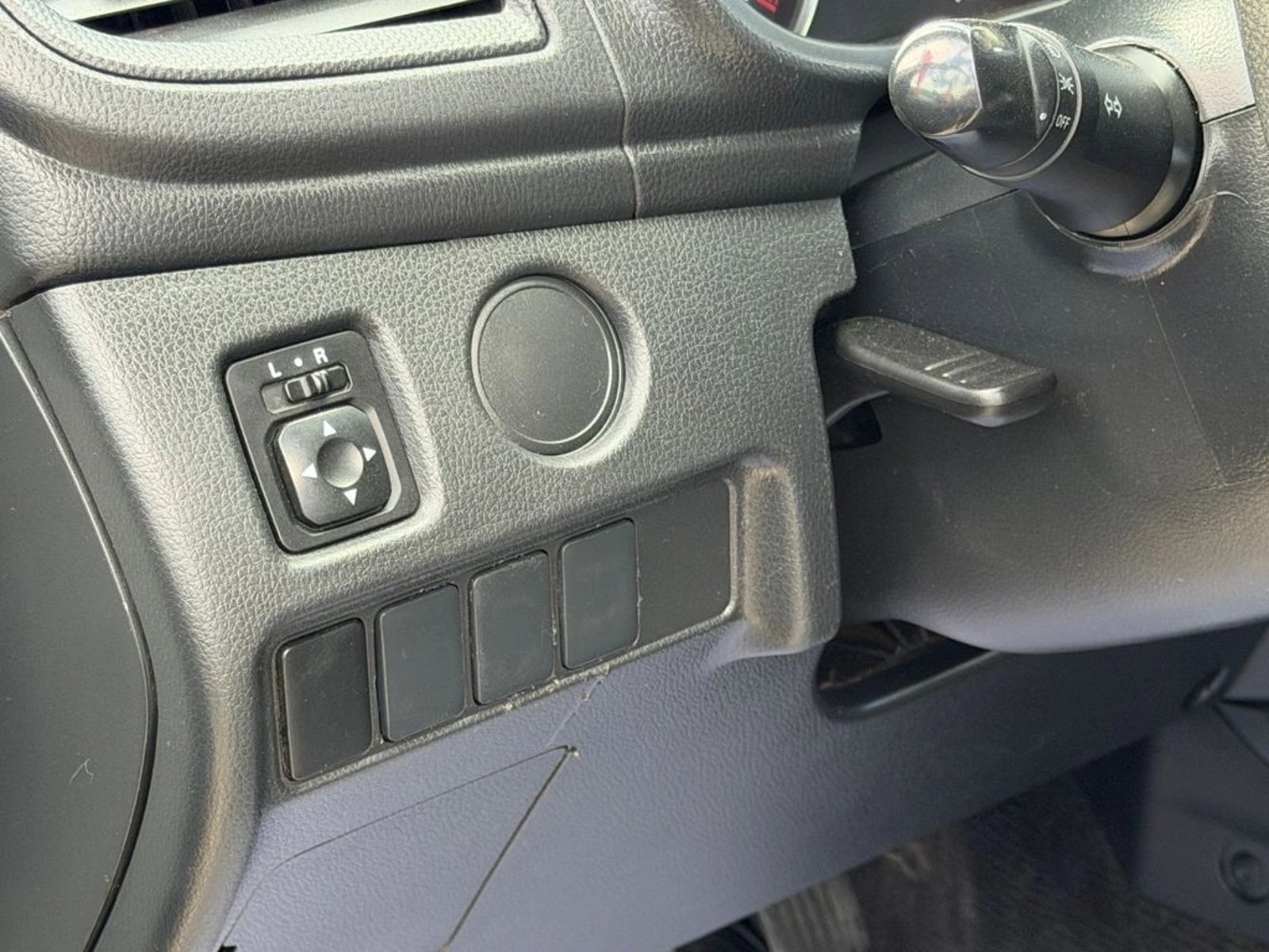 Mitsubishi L200 2.4 KATANA CRM DIESEL SPECIAL PACK DOB. CAB. 4X4 MT 4P 2022 - Imagen 11 de 16