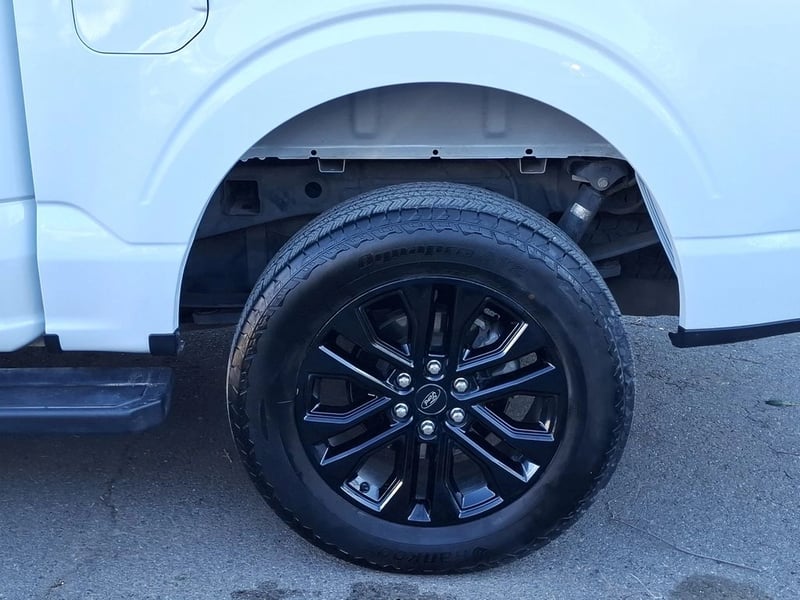 Ford F-150 LARIAT BLACK 4X4 5.0 2025 - Imagen 11 de 20