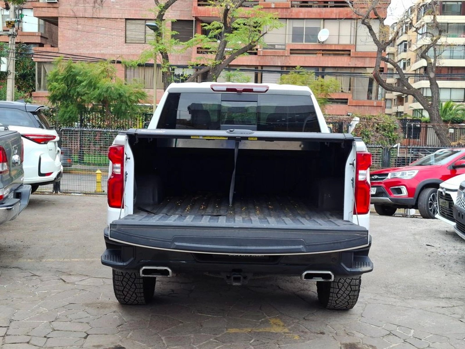 CHEVROLET SILVERADO 5.3 LT R TRAIL BOSS Z71 4X4 AT 4P 2025 - Imagen 9 de 20