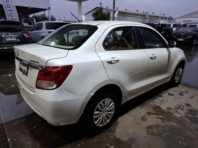 Suzuki DZIRE 1.2 GL 4X2 MT 4P 2022 - Imagen 7 de 18