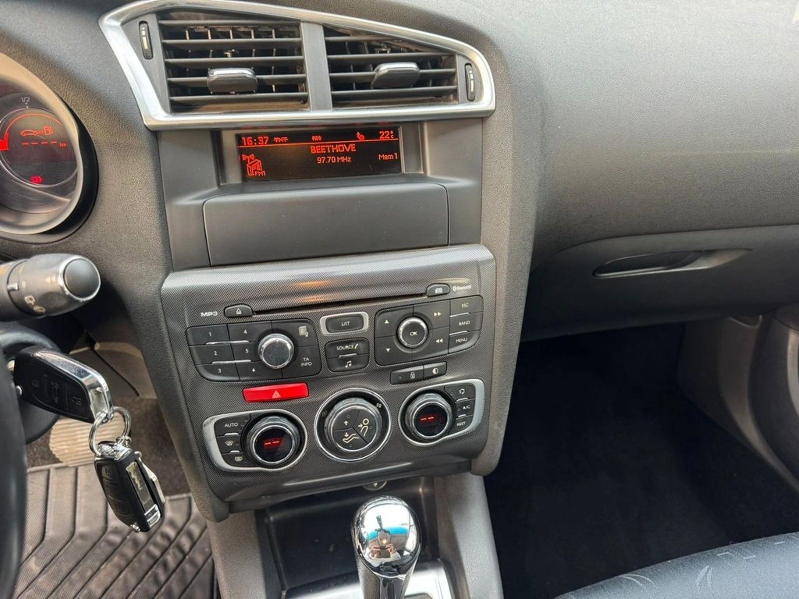 CITROEN C4 1.6 VTI SEDUCTION 4X2 MT 5P 2013 - Imagen 8 de 11