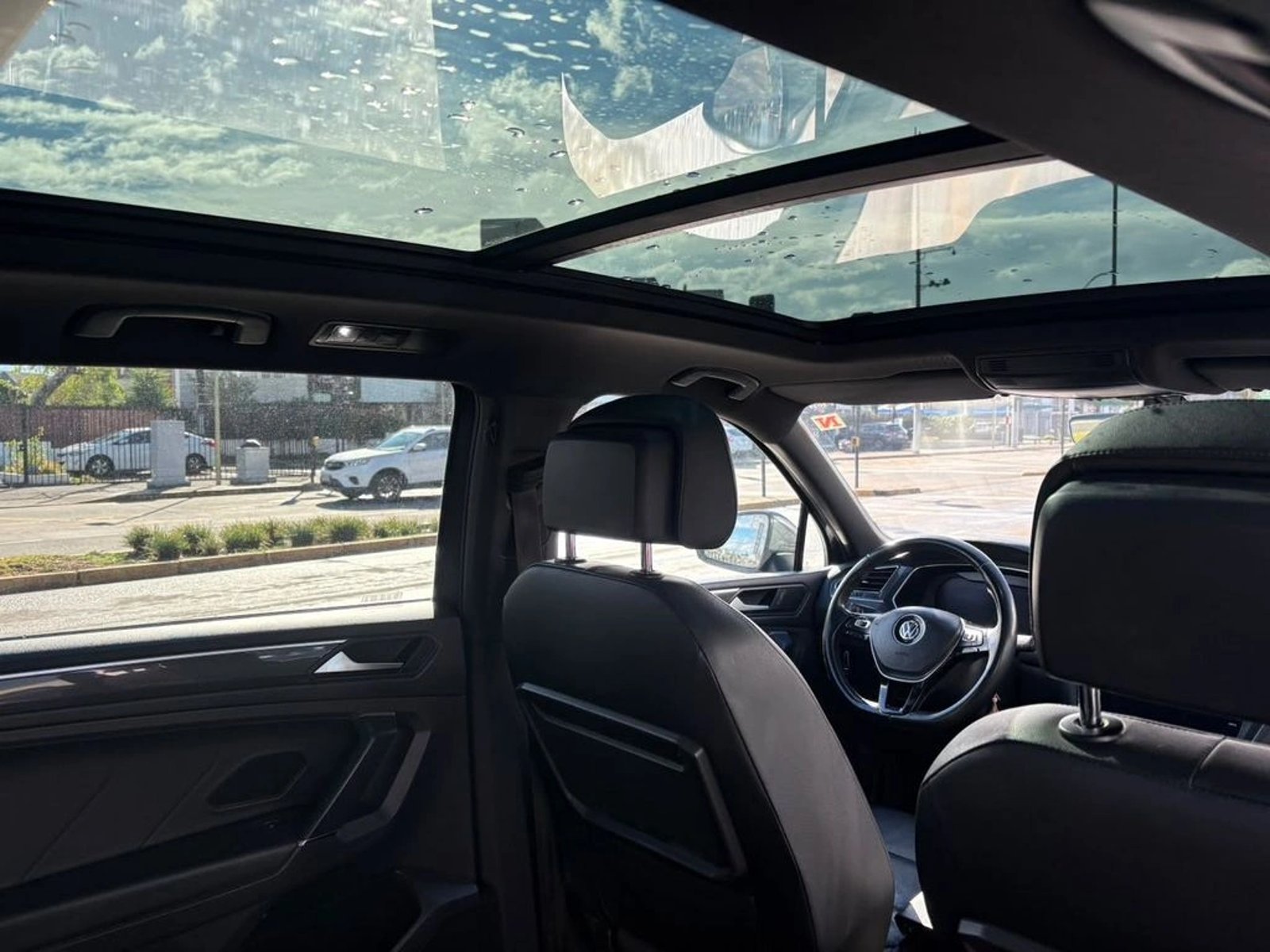 Volkswagen TIGUAN 2.0 TDI COMFORTLINE 4M 5P AT 4X4 DIESEL 2019 - Imagen 7 de 13