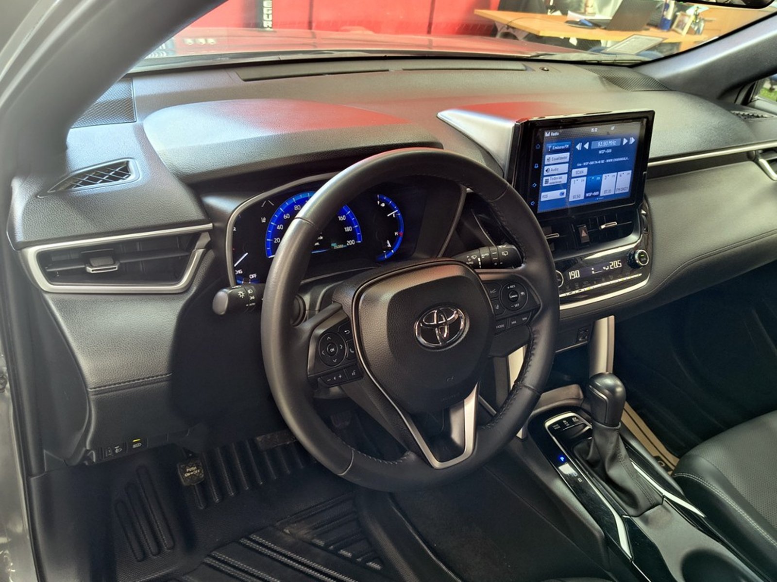 Toyota COROLLA CROSS 1.8 XEI HYBRID 2023 - Imagen 11 de 20