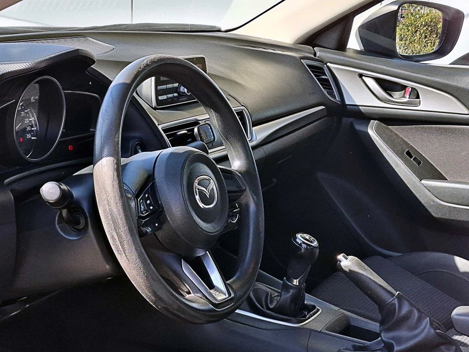 MAZDA 3 SEDAN 1.6 MT 2019 - Imagen 9 de 13