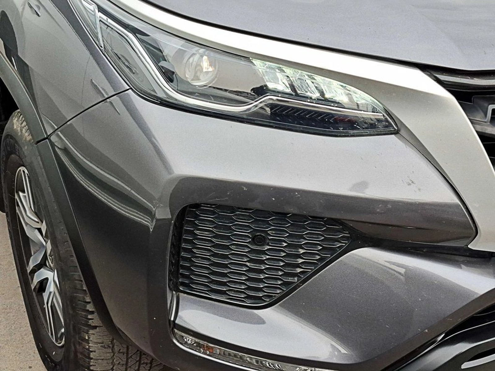 Toyota FORTUNER SR5 2.7 AUT 4X2 2023 - Imagen 3 de 18