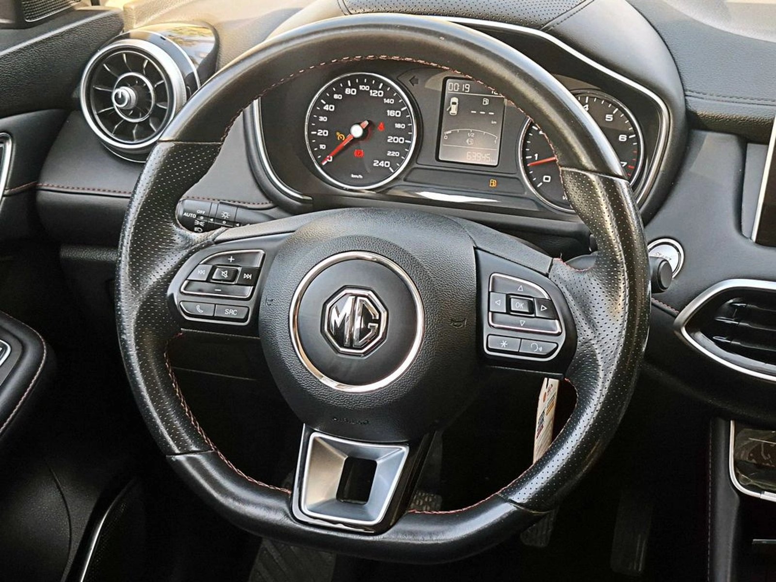 MG HS 1.5 DLX MT 2023 - Imagen 12 de 17