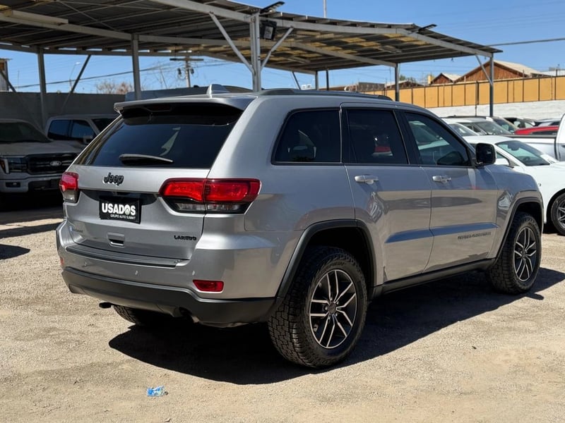 Jeep GRAND CHEROKEE 3.6 LAREDO AT 2021 - Imagen 7 de 14