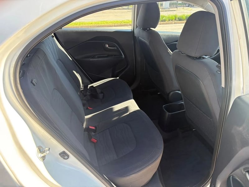 Kia RIO 5 1.4 EX 2014 - Imagen 9 de 11