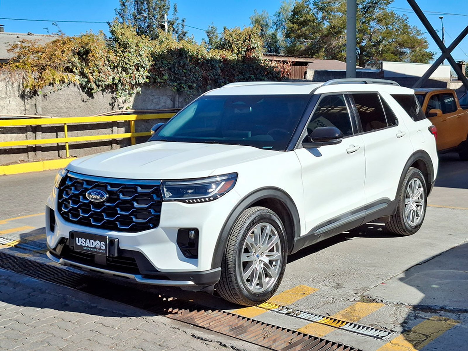 Ford EXPLORER 2.3 ECOBOOST PLATINUM 4WD 2025 - Foto 2 de 20