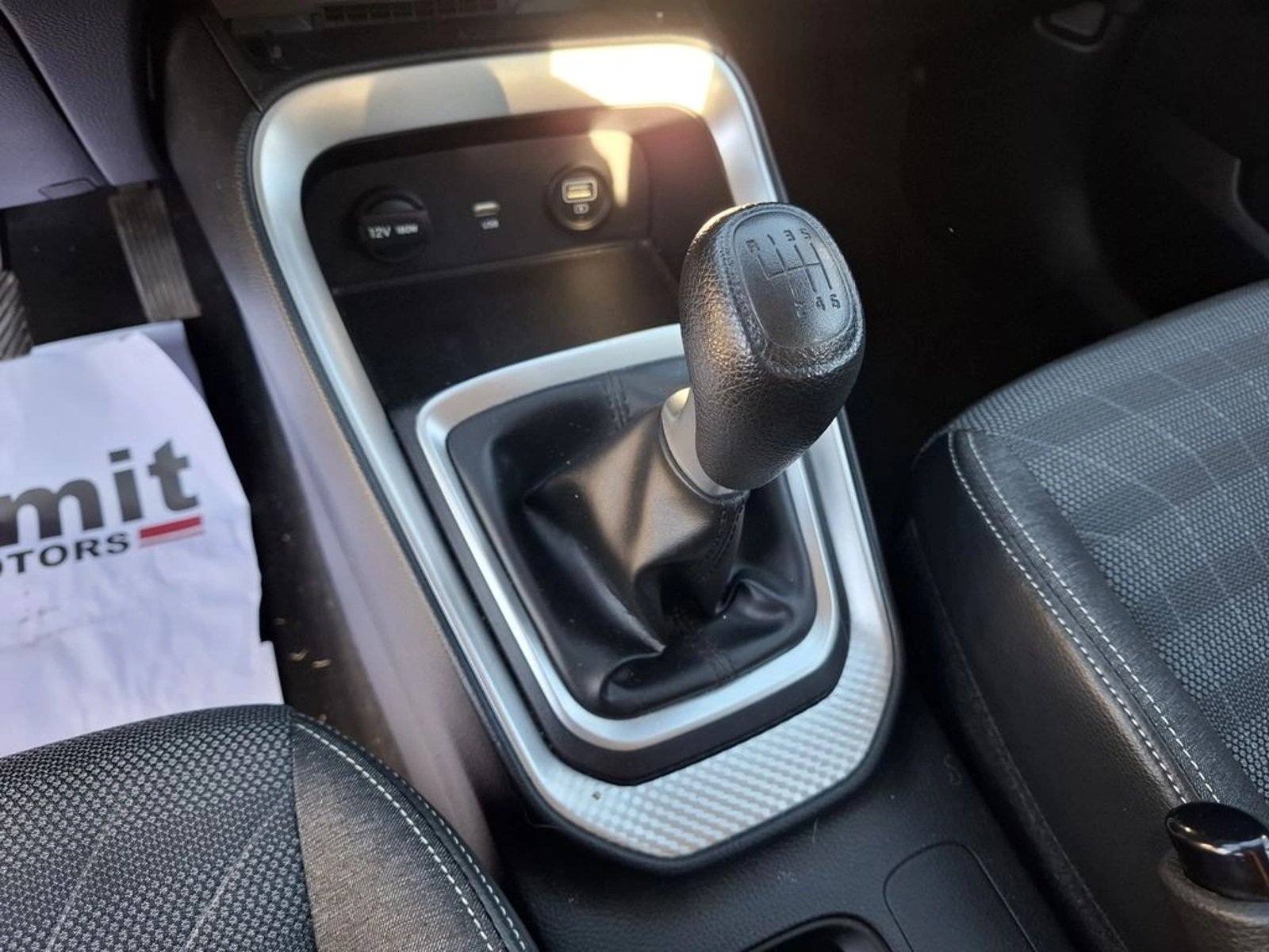Kia SONET 1.5 EX 4X2 RI 6MT 5P 2024 - Imagen 19 de 20