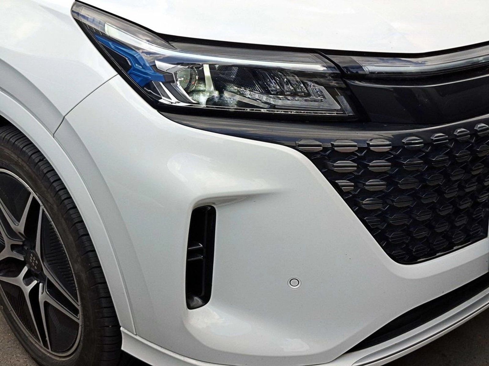 DFSK 600 PHEV 1.5 ELITE PRO AT HIBRIDO 2025 - Foto 3 de 17