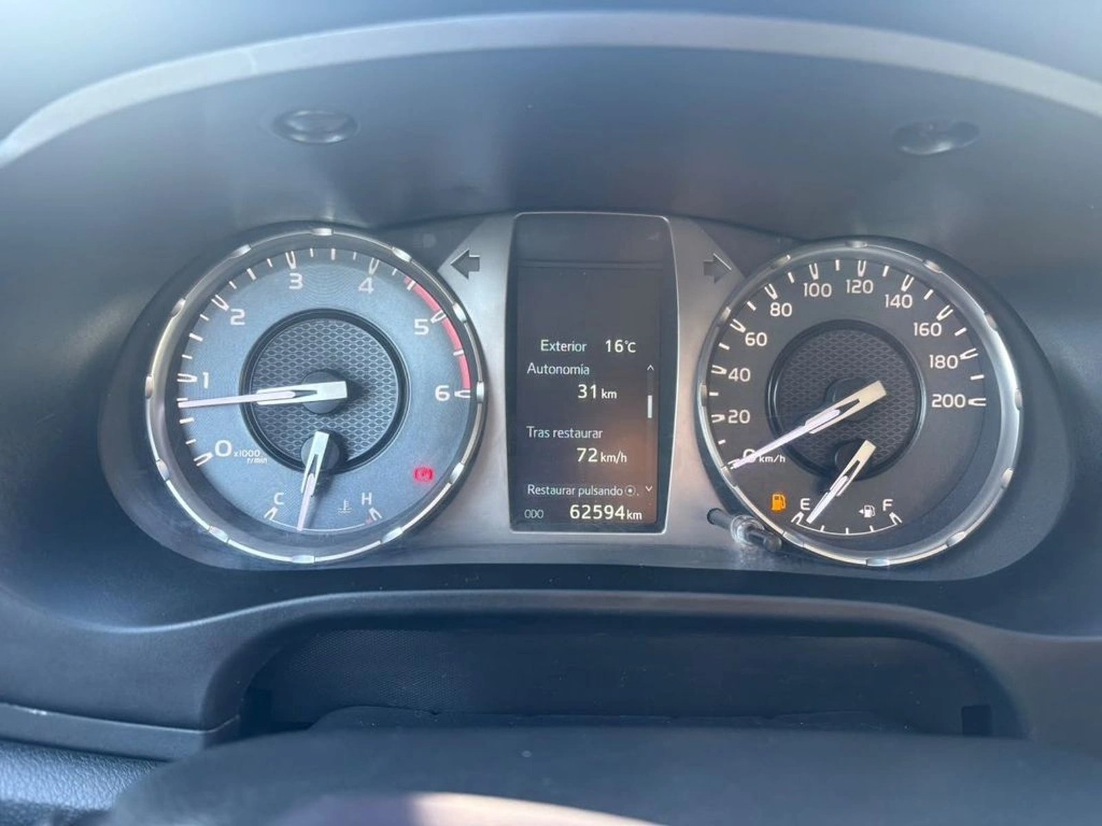 Toyota HILUX 2.4 DX MT 4X4 DIESEL 2022 - Imagen 7 de 11