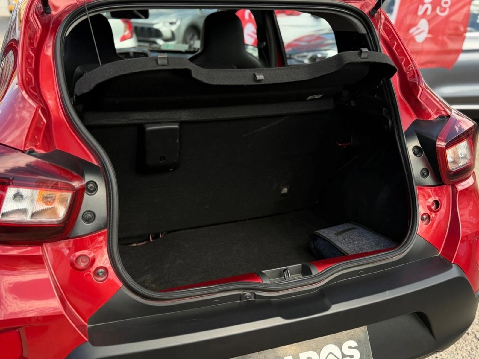 Renault KWID 1.0 ZEN 4X2 HB MT 5P 2023 - Imagen 18 de 18