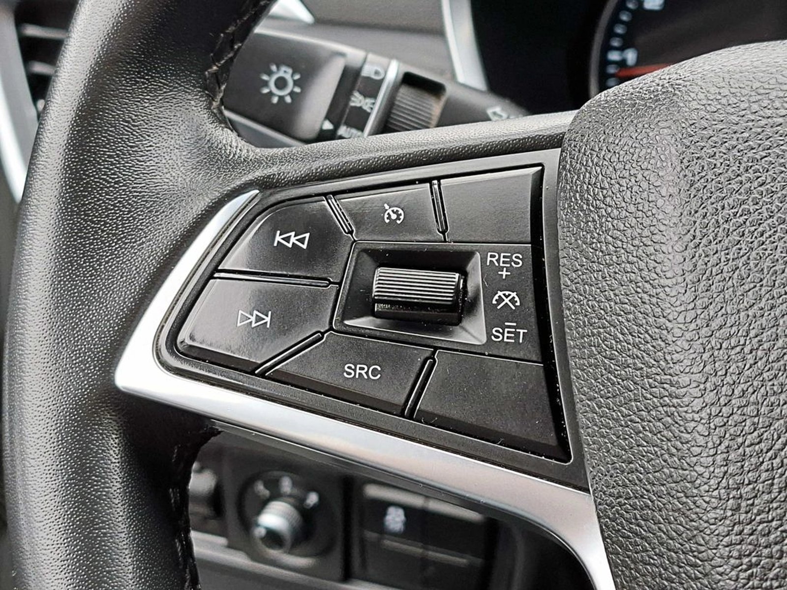 JAC JS8 1.5 LUXURY MT 2023 - Imagen 14 de 18