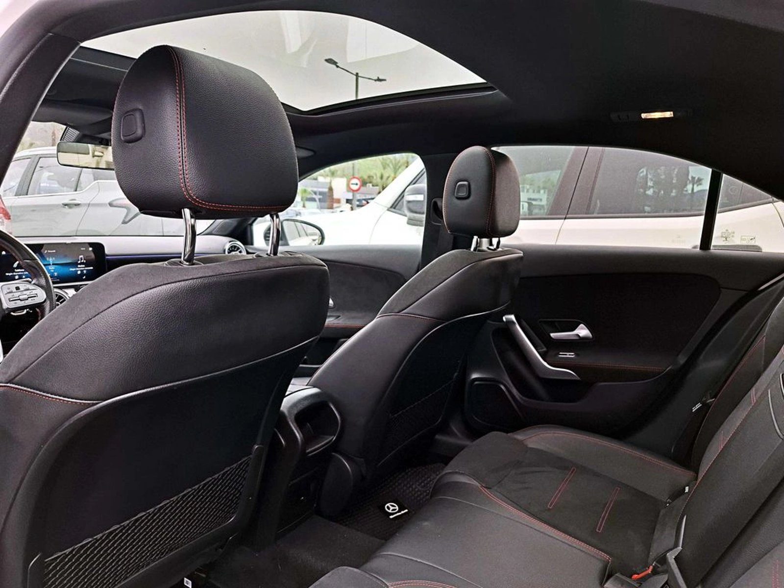 Mercedes-Benz A 250 2.0 AMG LINE 4X2 HB AT 5P 2023 - Imagen 11 de 18