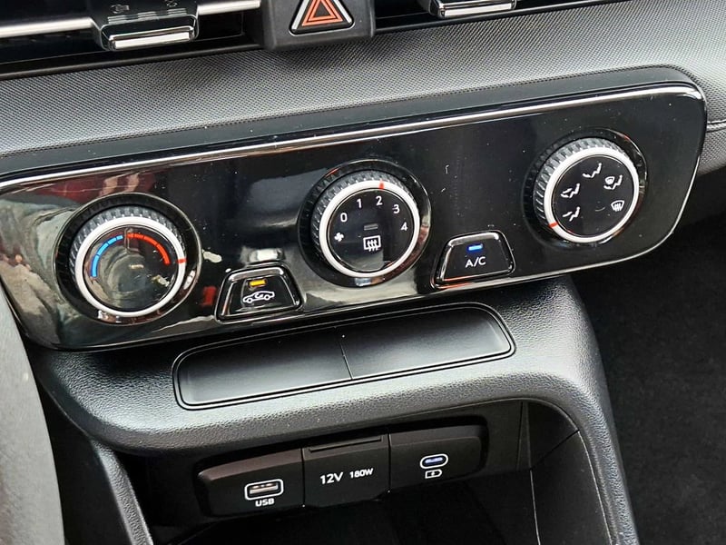 Hyundai ACCENT 1.5 BN7I DESIGN MT 2024 - Imagen 17 de 18