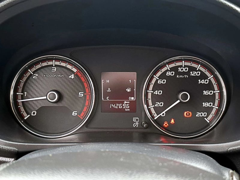 Mitsubishi L200 2.4 TD WORK CR WF MT 4X2 DIESEL 2022 - Imagen 9 de 14