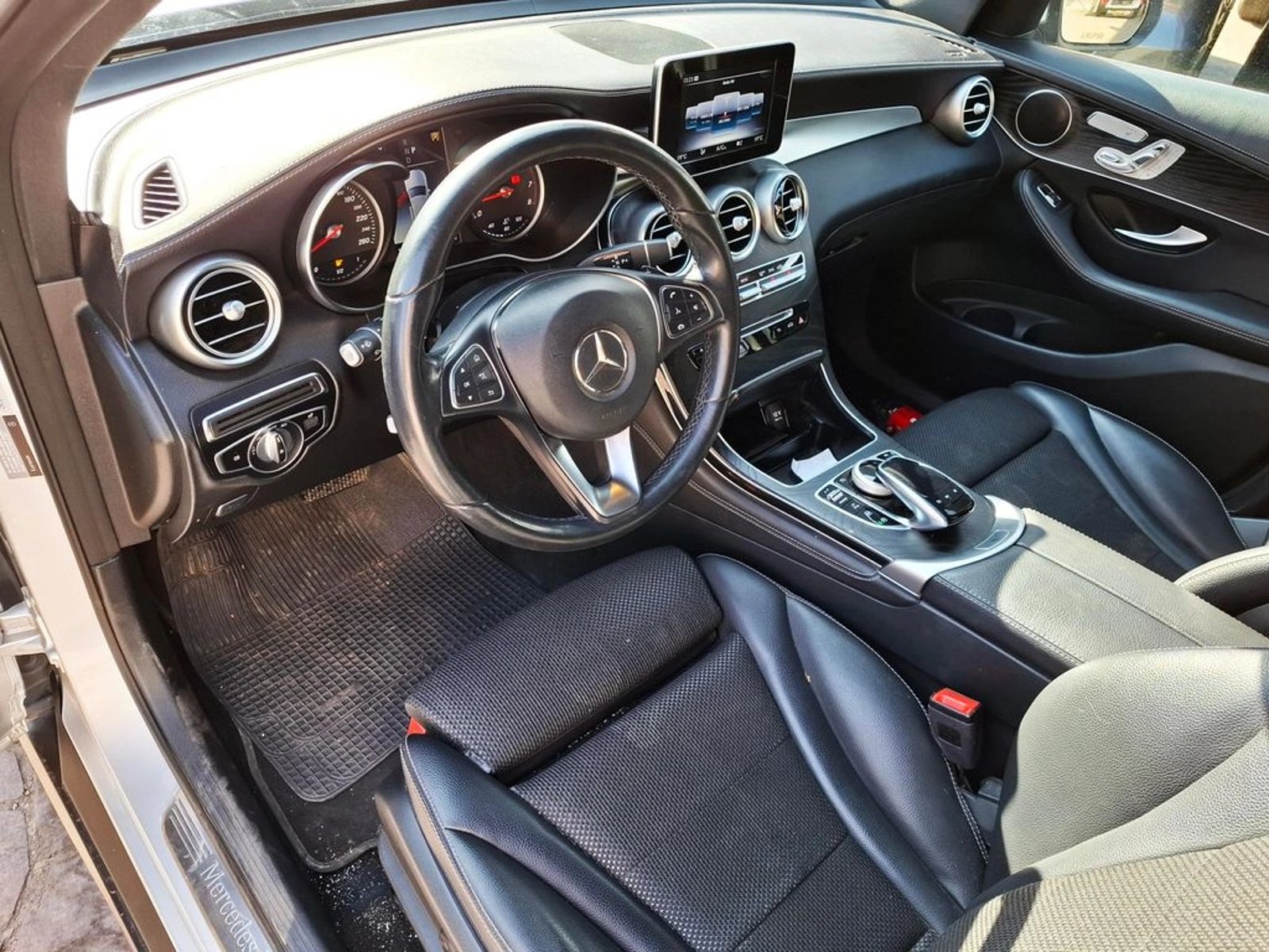 Mercedes-Benz GLC 300 AT 4X4 2020 - Imagen 18 de 20