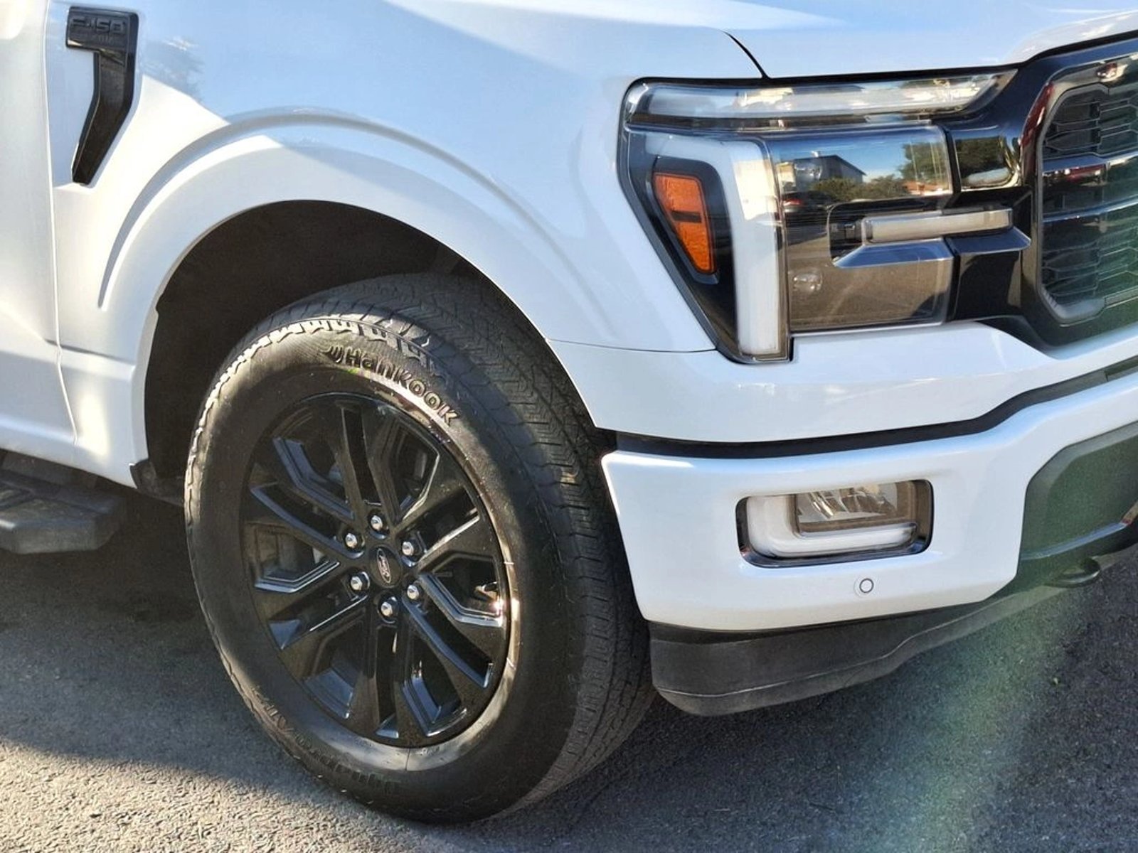 Ford F-150 LARIAT BLACK 4X4 5.0 2025 - Imagen 4 de 20