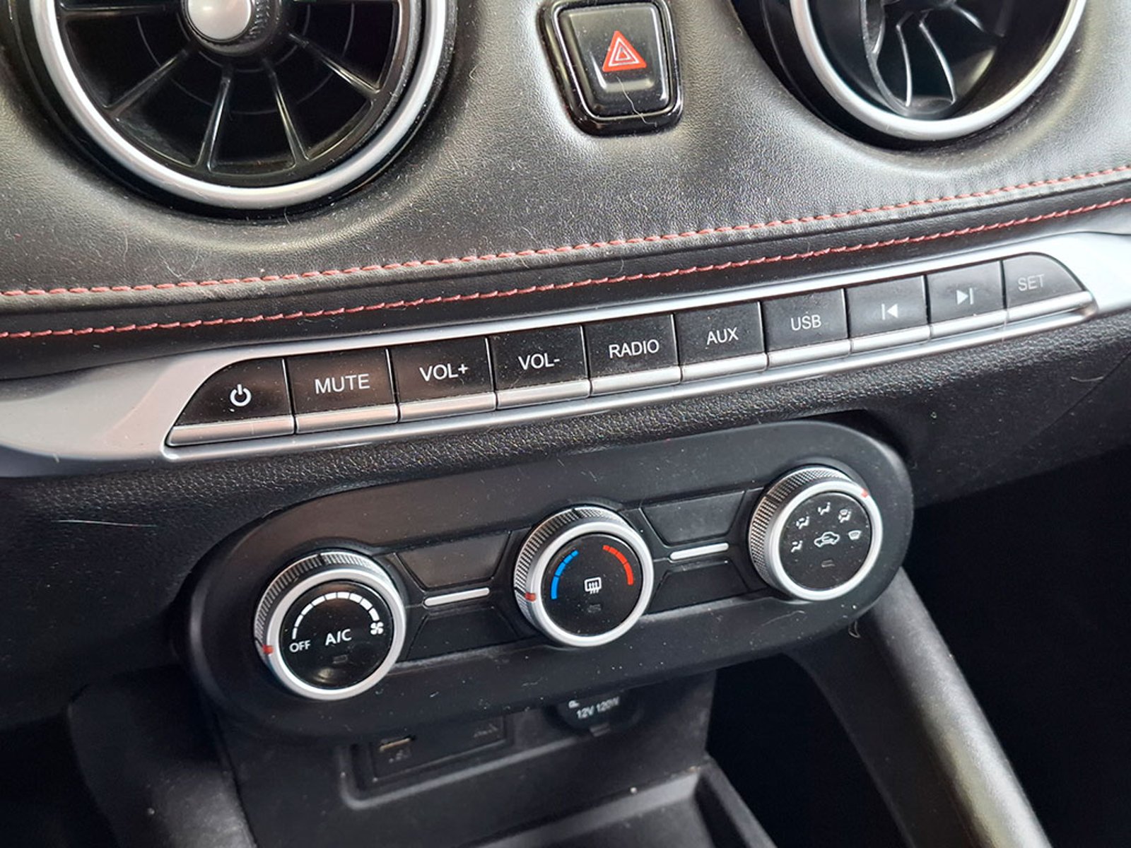 DFSK SUV 500 COMFORT 1.5 MT 2022 - Imagen 14 de 20