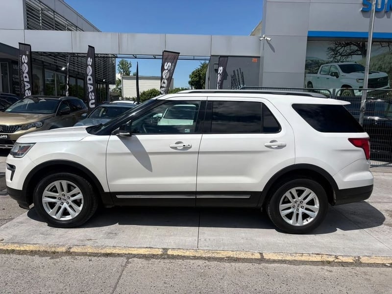Ford EXPLORER 3.5 XLT 4X2 AT 5P 2019 - Imagen 3 de 12