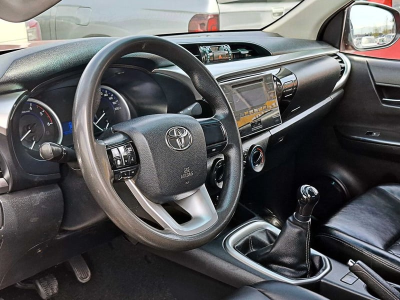 Toyota HILUX 2.4 4×2 MT SR DIESEL 2017 - Imagen 8 de 18