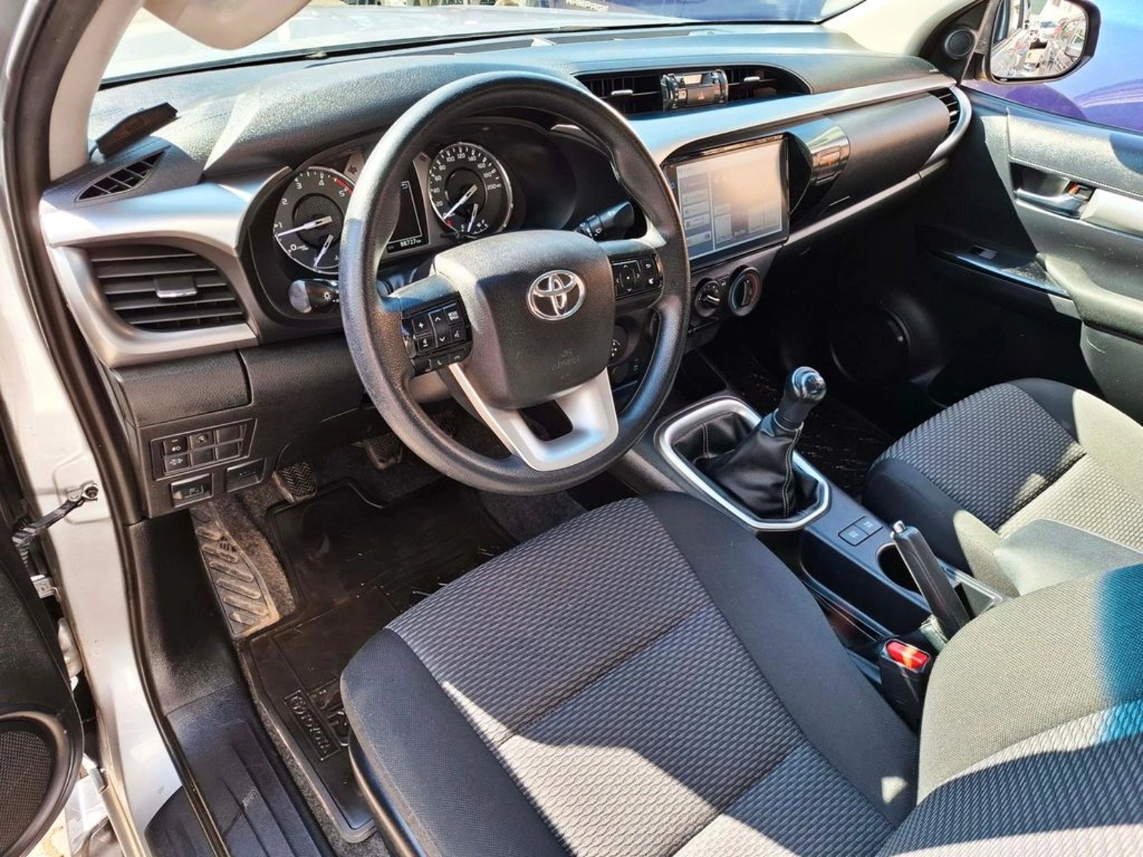Toyota HILUX 2.4 SR MT 4x2 2022 - Imagen 17 de 20