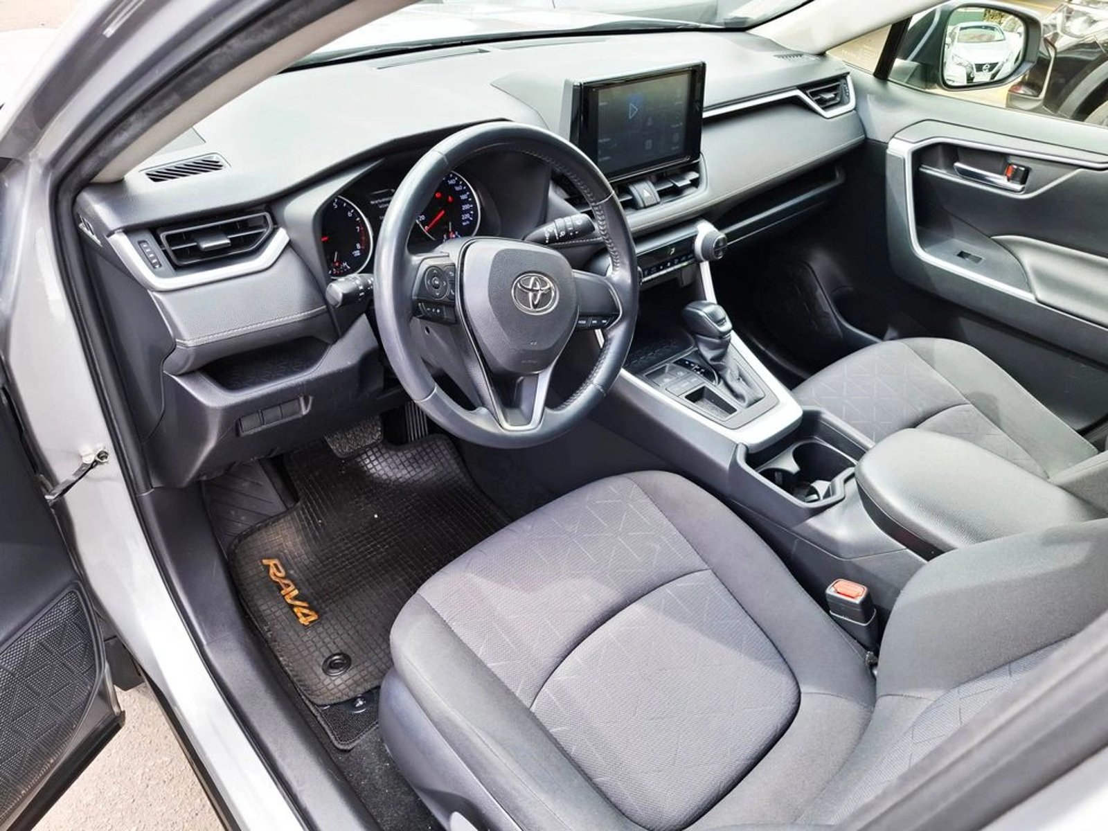 TOYOTA RAV4 2.0 XLE 4X2 AT 5P 2019 - Imagen 17 de 20