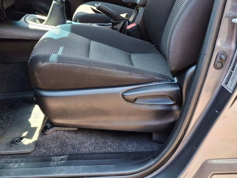 Toyota HILUX 2.4 SR 4X2 MT 2023 - Imagen 14 de 20