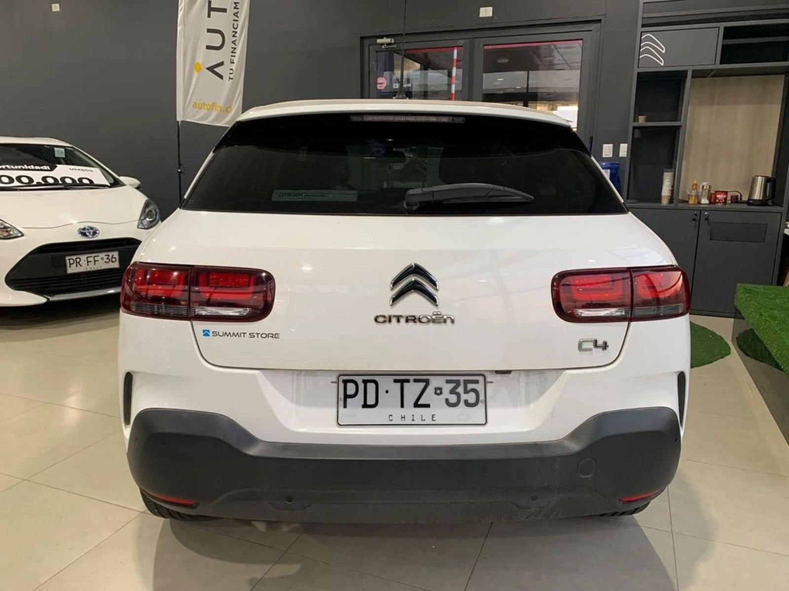 Citroën C4 CACTUS 1.5 CACTUS BLUEHDI 120 S&S FEEL AT DIESEL 2020 - Imagen 5 de 9