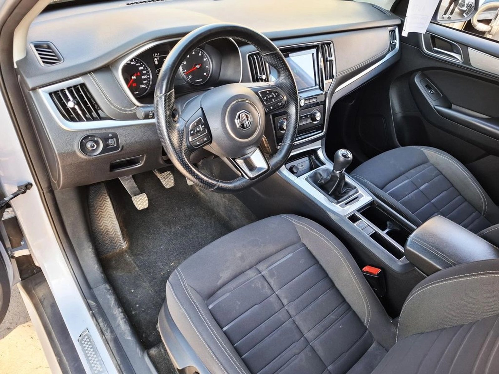 MG RX5 1.5 2023 - Imagen 16 de 20