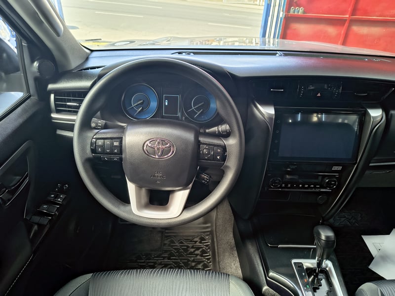 Toyota FORTUNER 2.7 SR5 AT 2025 - Imagen 15 de 20