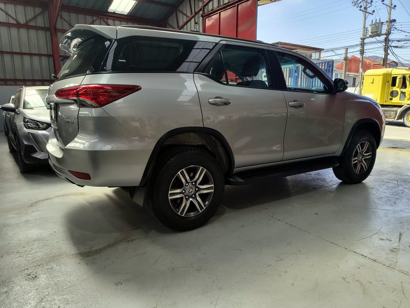 Toyota FORTUNER 2.7 SR5 AT 2025 - Imagen 8 de 20