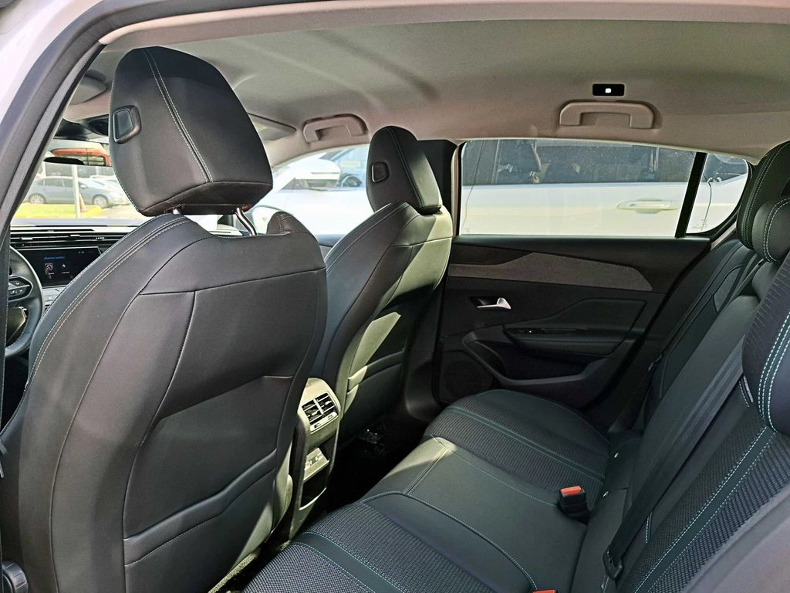 Peugeot 308 1.5 ALLURE PACK BLUEHDI 130 AT 2023 - Imagen 11 de 17