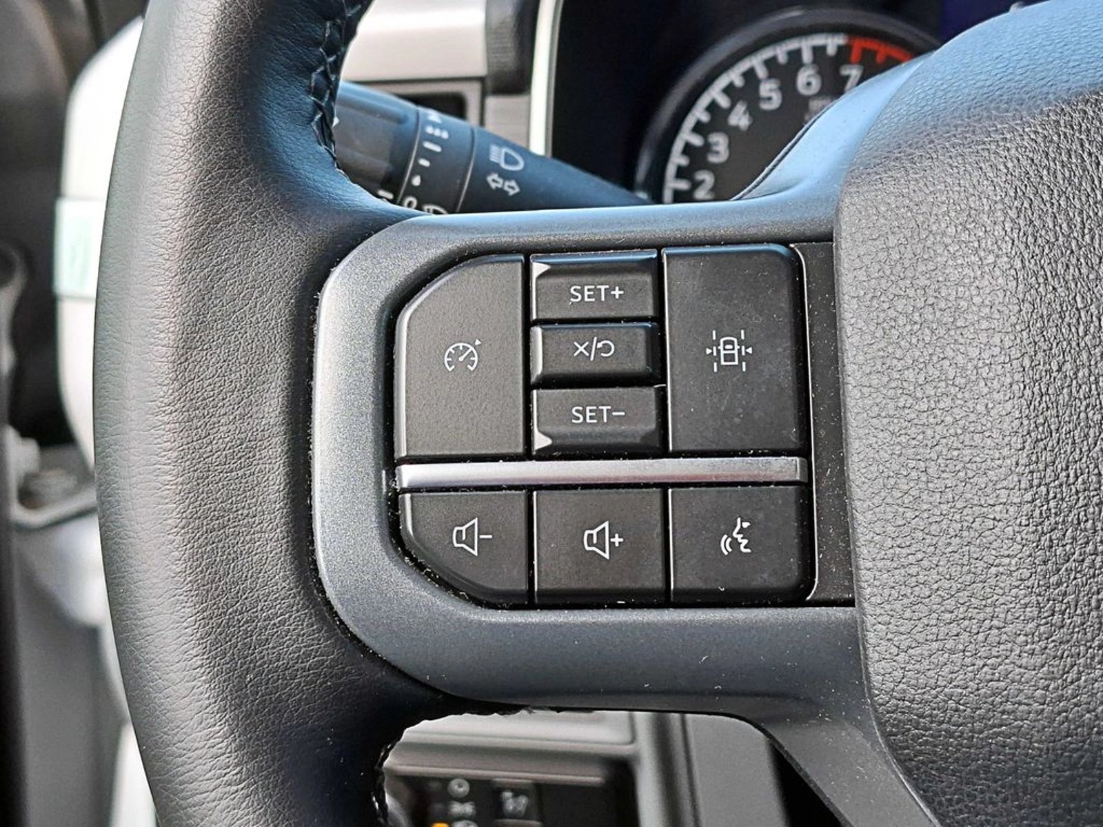 Ford F-150 5.0 XLT AUT 4X4 2024 - Imagen 13 de 17