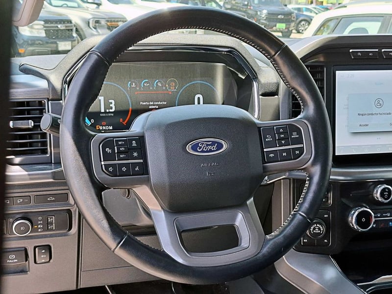 Ford F-150 LARIAT LUXURY 4X4 5.0 AT 2023 - Imagen 12 de 17