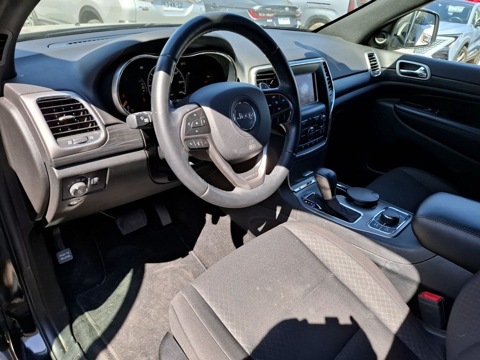 JEEP GRAND CHEROKEE 3.0 LAREDO TD DIESEL 4X4 AT 5P 2020 - Imagen 12 de 20