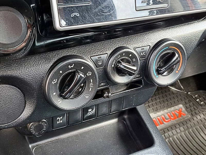 Toyota HILUX 2.4 4×2 MT SR DIESEL 2017 - Imagen 17 de 18