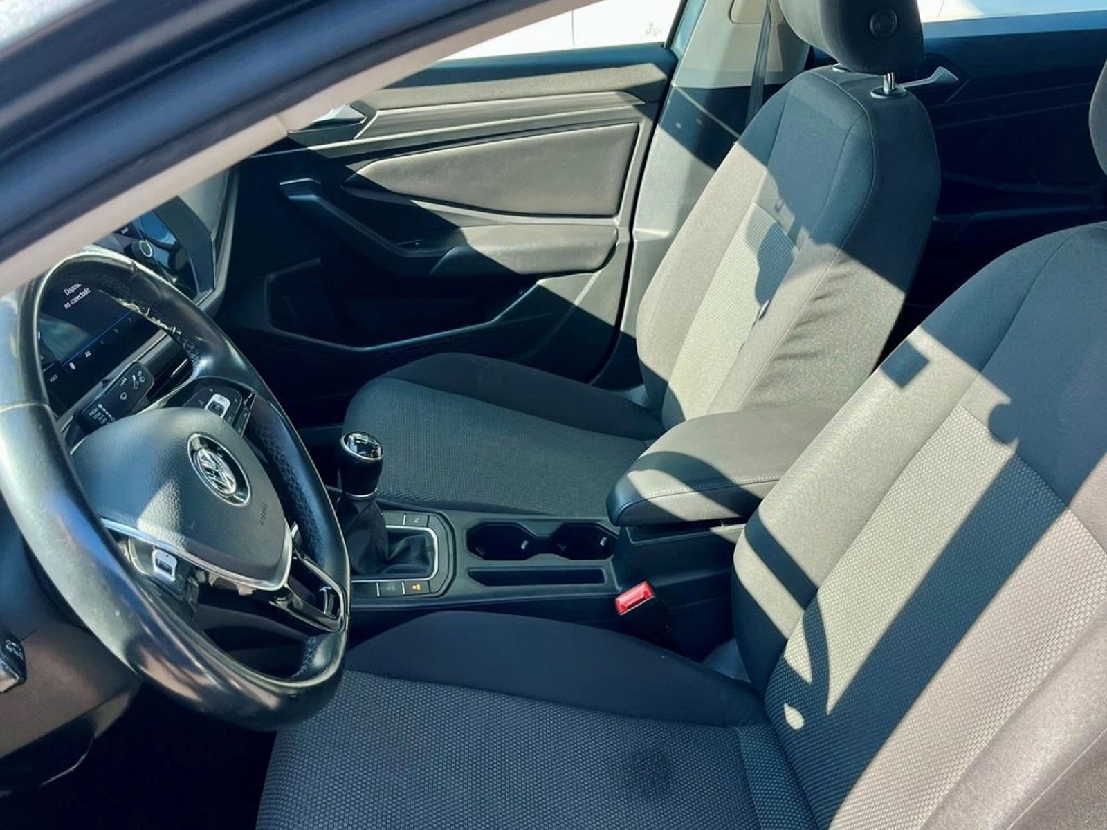 VOLKSWAGEN JETTA TRENDLINE 2020 - Imagen 9 de 11