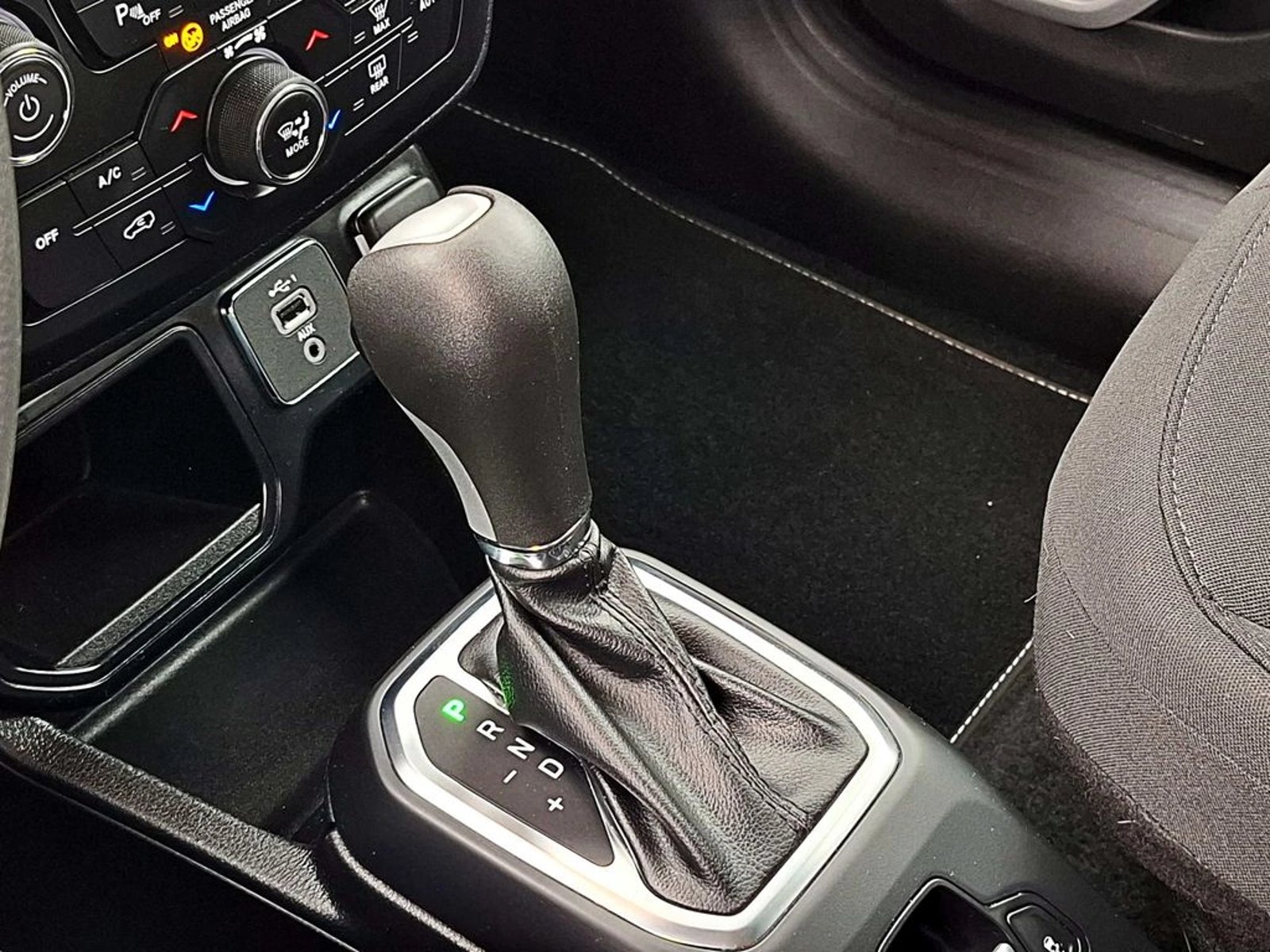 Jeep RENEGADE 1.8 SPORT LX 4X2 AT 5P 2022 - Imagen 20 de 20
