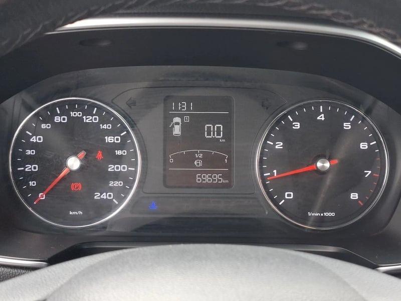 MG RX5 1.5T STD 2WD MT 5P 2023 - Imagen 13 de 16
