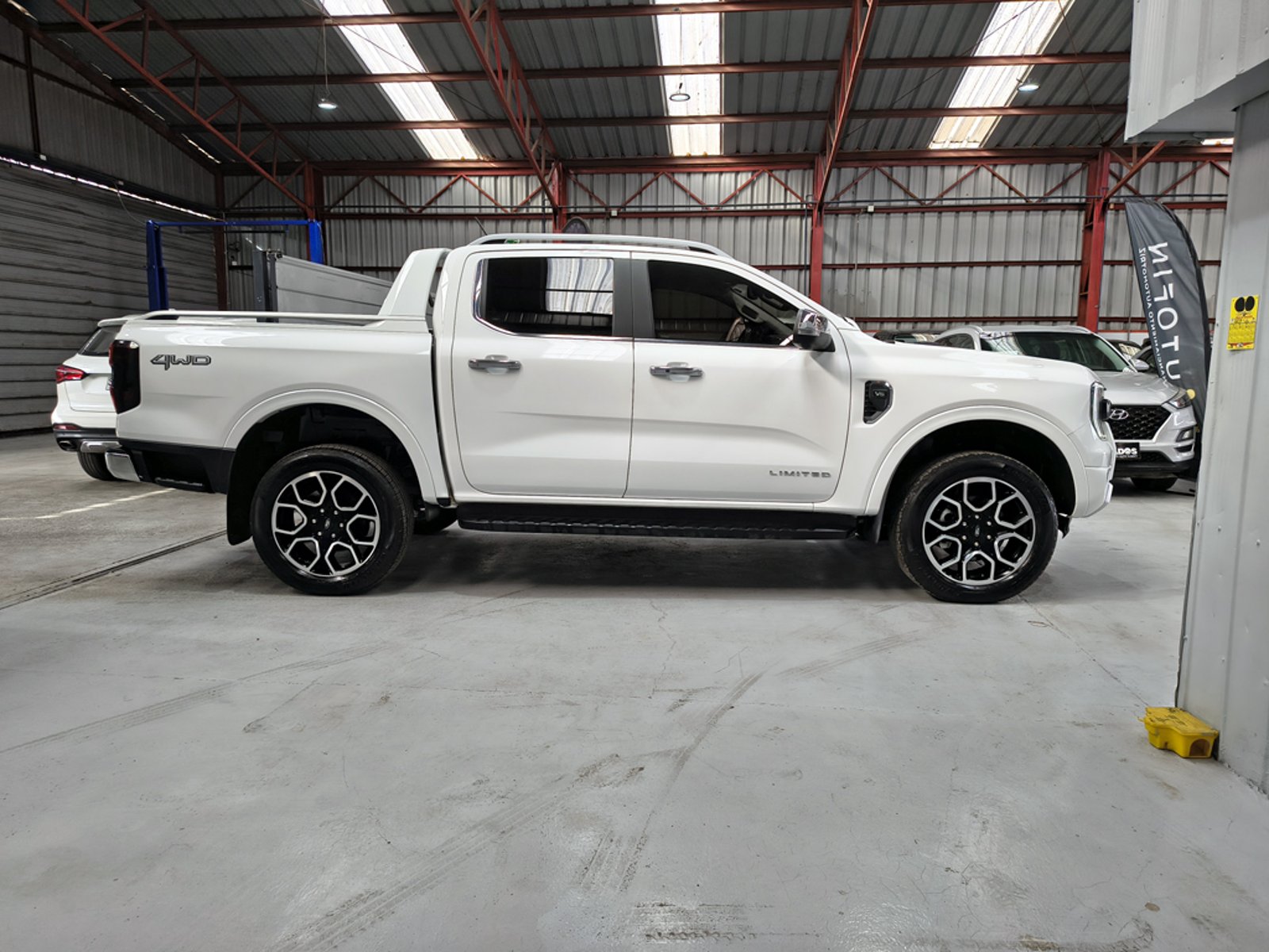 Ford RANGER 3.0 LTD DIESEL 4X4 DOB. CAB. AT 4P 2025 - Foto 5 de 20
